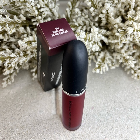 NIB - MAC - Powder Kiss Liquid Lipcolour - Make Love To The Camera - Deep Wine - Picture 5 of 5